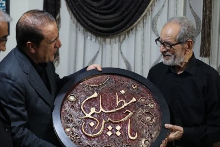 تکریم هفت دهه نوکری در دستگاه اهل‌بیت (ع)