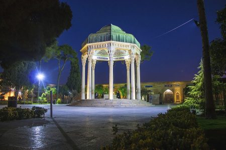 ‍ اگر مسئولان حافظ بخوانند شاید مسئولیت‌پذیرتر شوند