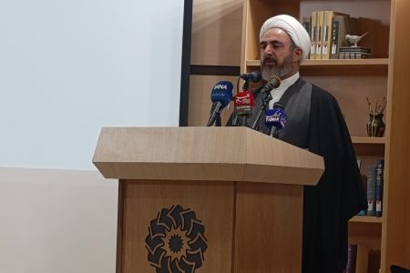 جوانان باید بدون دغدغه در کتابخانه ها مطالعه کنند