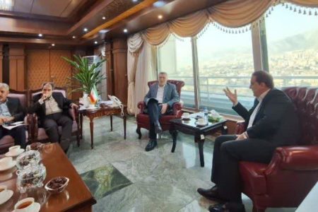 پیگیری مشکلات حوزه سلامت ایلام در دیدار استاندار با وزیر بهداشت