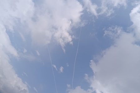 رعد و برق یا صدای موشک؟ نگرانی شهروندان و دعای ننه نصرت برای آرامش و نابودی اسرائیل و آمریکا