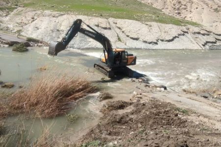 بازگشایی مسیر روستای پلّیه شهرستان ایوان در کوتاه‌ترین زمان ممکن