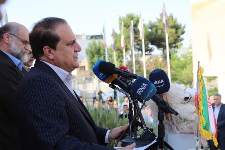اگر کار می‌کنید، دنبال رسانه باشید
